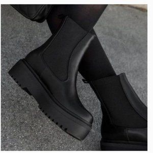 !! NEW !! Black Pull On Chelsea Lug Sole Boots